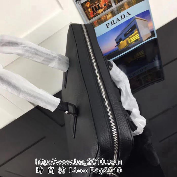普拉達PRADA原單 全網最新款2VE363-2FA黑色荔枝紋皮 P家爆款男士商務手提包 PHY1493